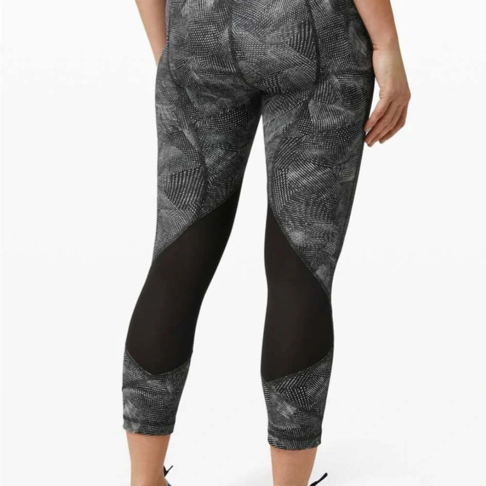 Women's Lululemon Pace Rival High Rise Crop Velocity Mesh Island Must Size 2